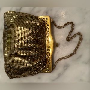 VINTAGE Whiting & Davis Gold Mesh Kiss-lock Handbag / Clutch